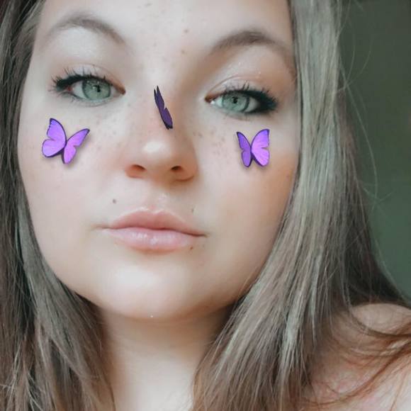 Profile Picture of Alexandrea Lynn (@alexxsmalex) on Poshmark