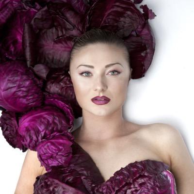 Profile Picture of Julia Straub (@Queen1Karin) on Twitter