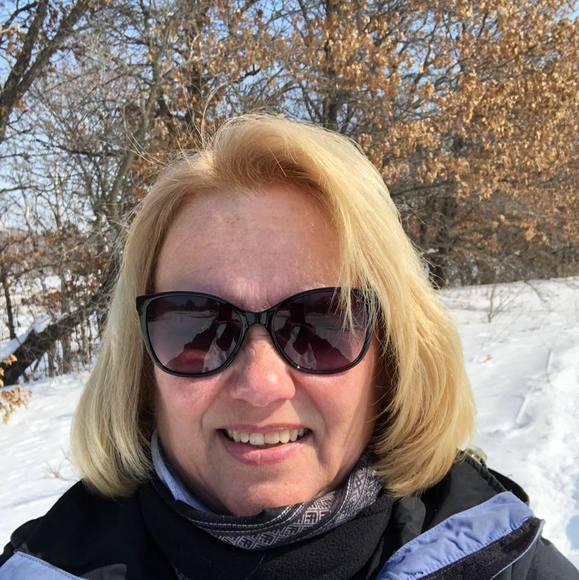 Profile Picture of Lisa Beldo (@labeldo) on Poshmark