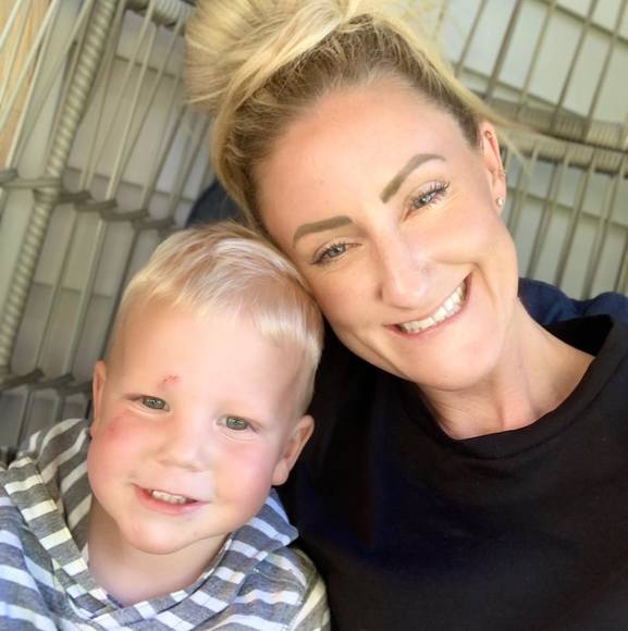 Profile Picture of Mandi-dan Thornton (@mandi3303) on Poshmark