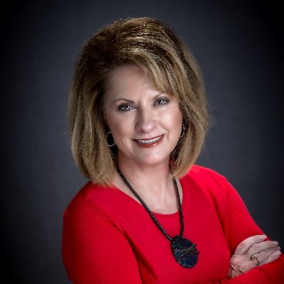 Profile Picture of Lynn Farrell (@LynnFarrell53) on Twitter