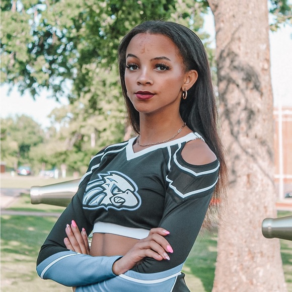 Profile Picture of Amara Atchison (@amara_atchison) on Poshmark