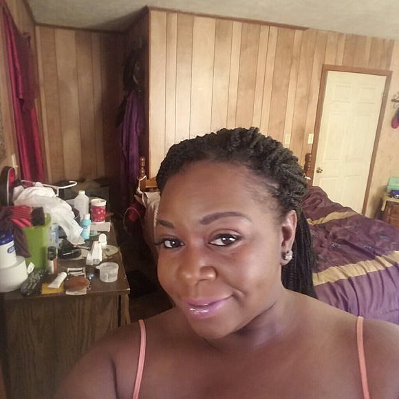 Profile Picture of Cindy Crudup (@crudupgirl) on Poshmark