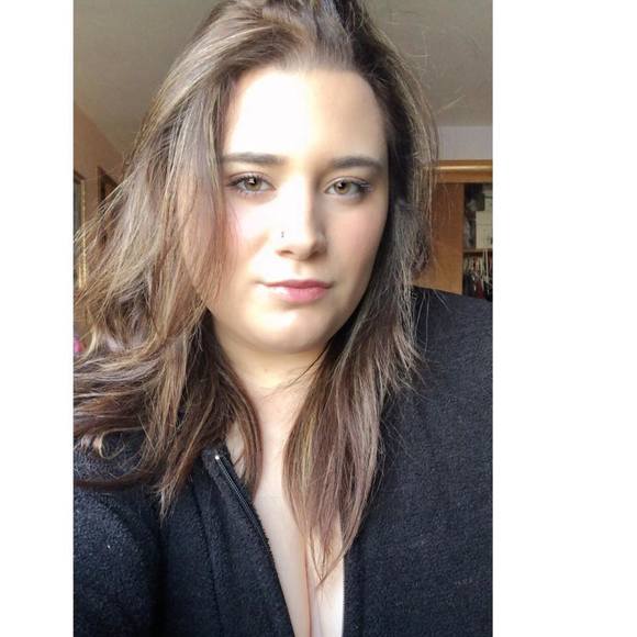 Profile Picture of Allison Hiney (@allisonhiney) on Poshmark