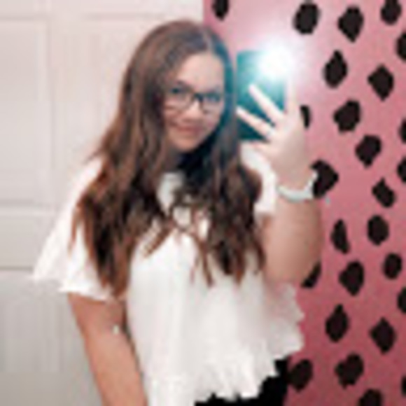 Profile Picture of Allie Licciardi (@allielicciardi) on Poshmark