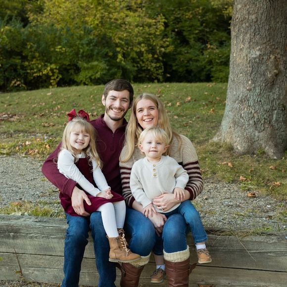 Profile Picture of Alena Konkus (@alenamoorr) on Poshmark