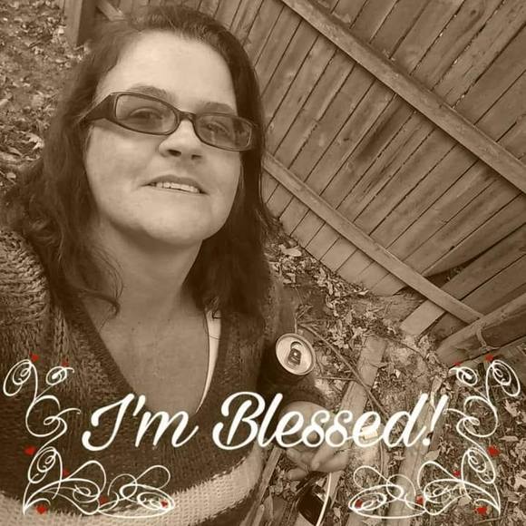 Profile Picture of Tonya Jutzhoagland (@thoagland) on Poshmark