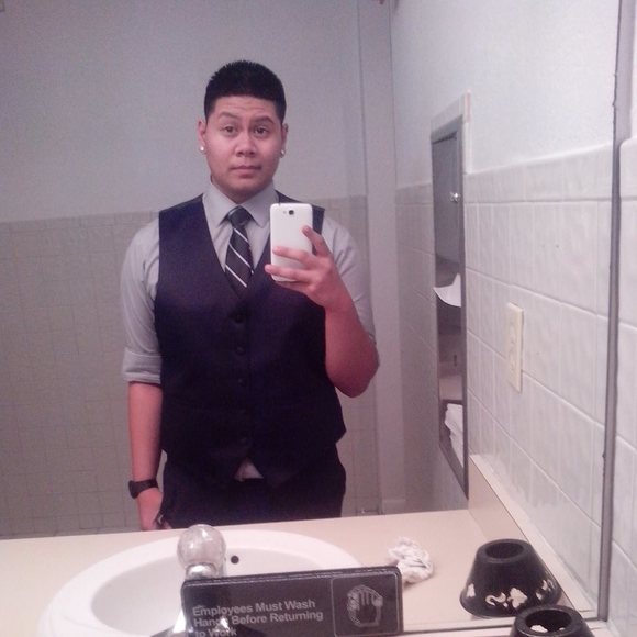 Profile Picture of Noel Lugtu (@noellugtu) on Poshmark