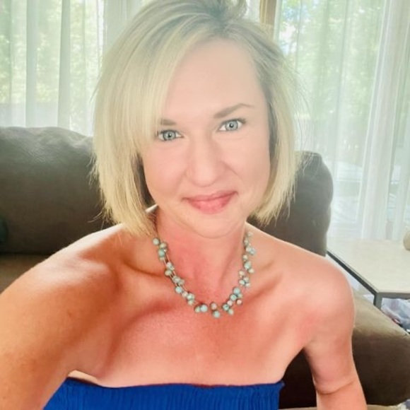 Profile Picture of Christine Settingsgaard (@cnorthco) on Poshmark
