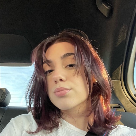 Profile Picture of Alexis Athanasiadis (@alexisa1008) on Poshmark