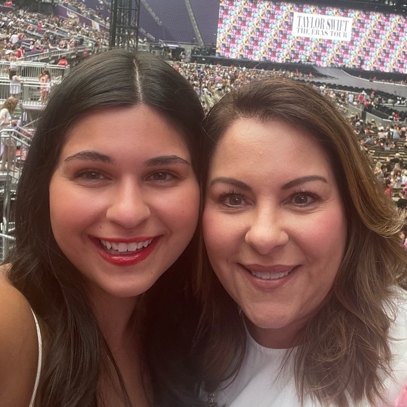 Profile Picture of Denise Fournier (@defour) on Poshmark