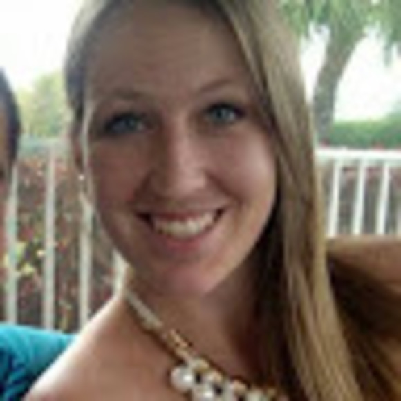 Profile Picture of Karina Hoppe (@khoppe1007) on Poshmark