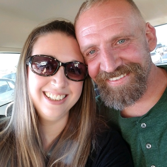 Profile Picture of Elizabeth Cassavaugh (@ecassaavaugh) on Poshmark