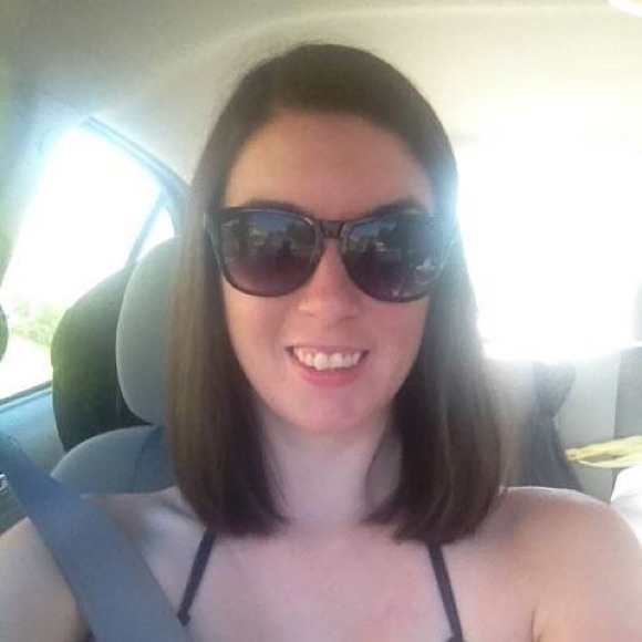 Profile Picture of Danielle Evanicky (@dani_08) on Poshmark
