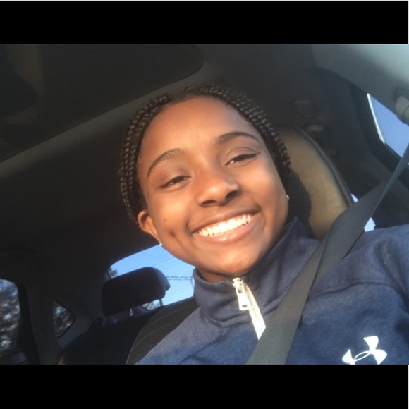 Profile Picture of Jonnya Snelling (@jonnya_niya) on Poshmark