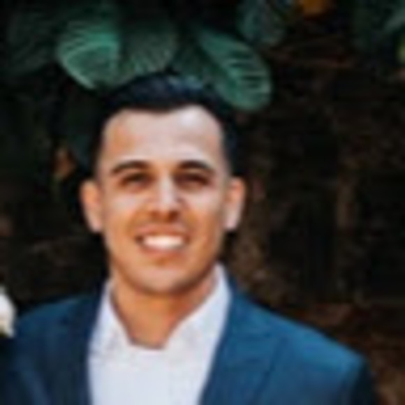 Profile Picture of Carlos Cacho (@cc089) on Poshmark