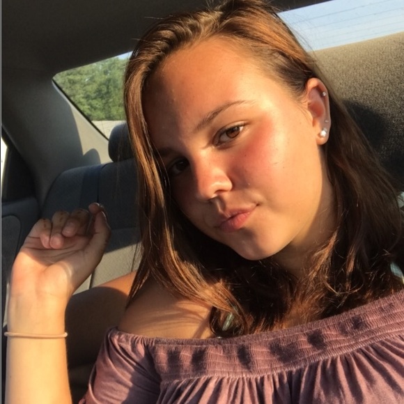 Profile Picture of Olivia Cadrain (@oliviastorm77) on Poshmark