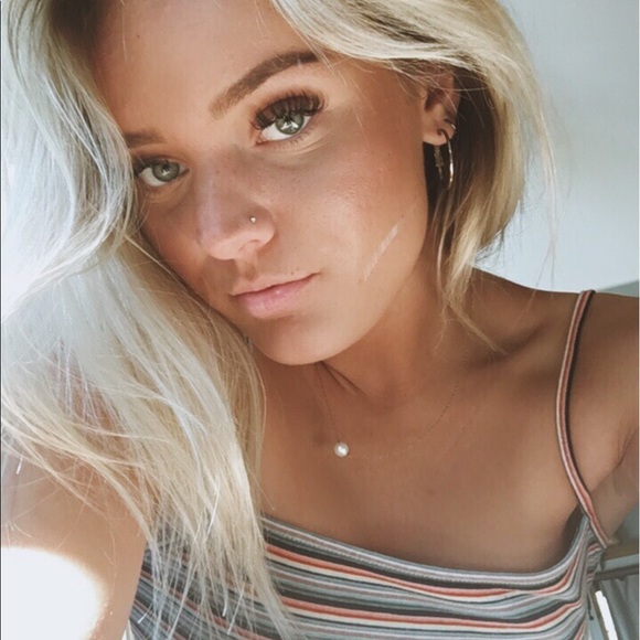 Profile Picture of Sarah Haukeli (@sarahhaukeli3) on Poshmark