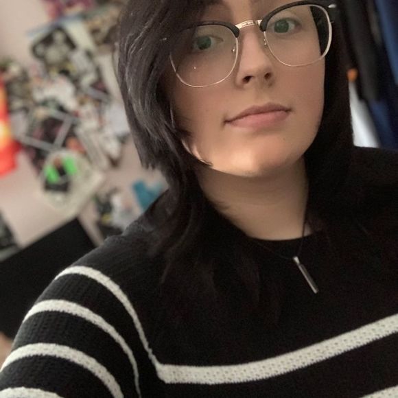 Profile Picture of Julia Hannon (@hannon71) on Poshmark