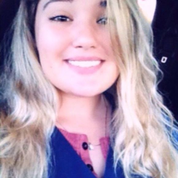 Profile Picture of Sammie Purvis (@fallbootlover) on Poshmark