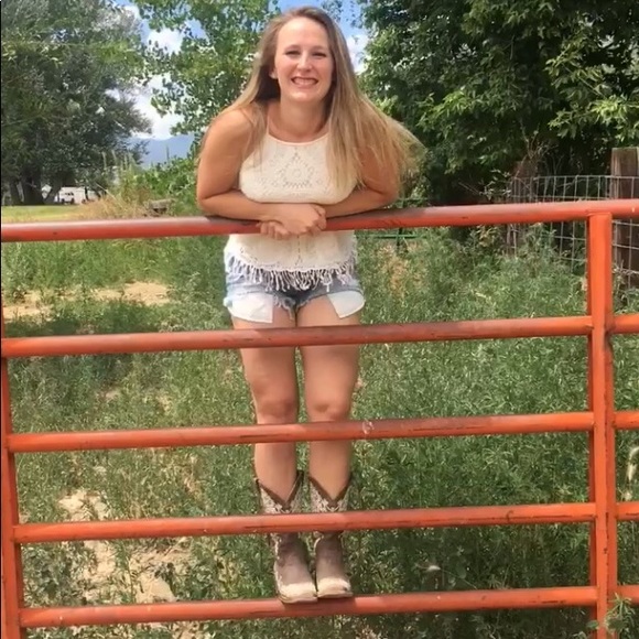 Shelby Andrew - Poshmark Profile Picture of Shelby Andrew (@shelbyandrew) on Poshmark