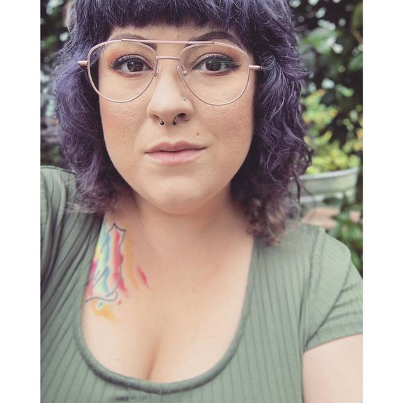 Profile Picture of Heather Biddlecome (@heatherallyssia) on Poshmark