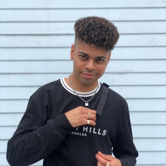 Profile Picture of Bryan Stringer (@bryjaine78) on Poshmark