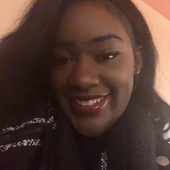 Profile Picture of Raijann Bascoe (@reallyrairai) on Poshmark