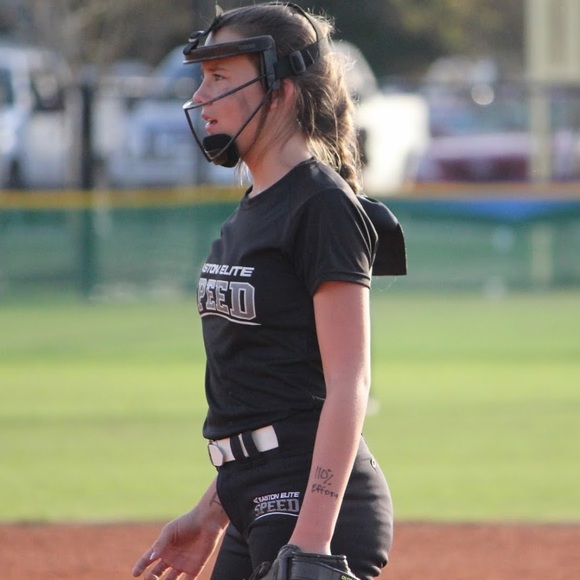 Profile Picture of Ryleigh Akery (@ryleighakery) on Poshmark