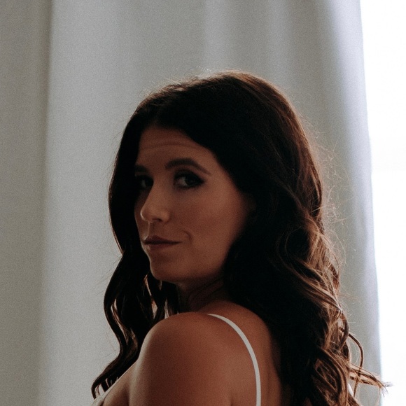 Profile Picture of Alissa Connelly (@acon1004) on Poshmark