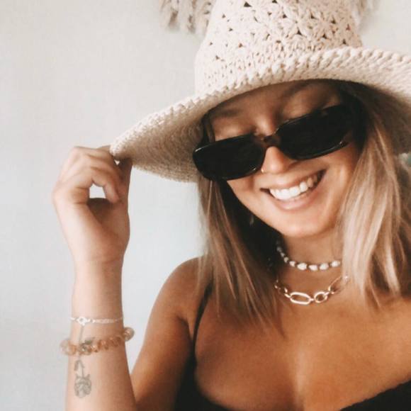 Profile Picture of Clara Alvina (@claraalvina) on Poshmark