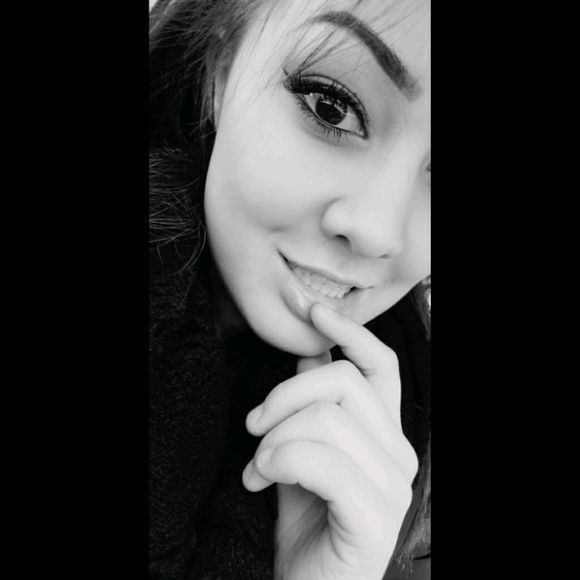 Profile Picture of Miranda Gates (@miranda2518) on Poshmark