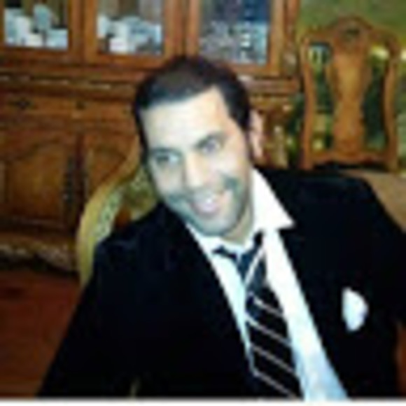 Profile Picture of Onissi Onissi (@onissionissi) on Poshmark