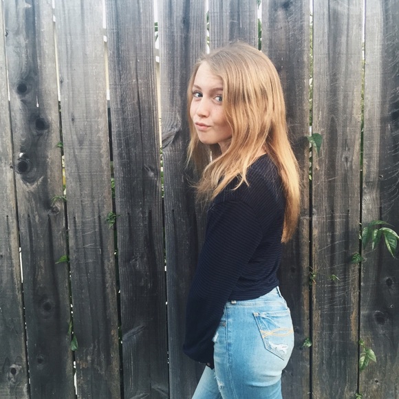 Profile Picture of Chloe Reifert (@chloereifert) on Poshmark