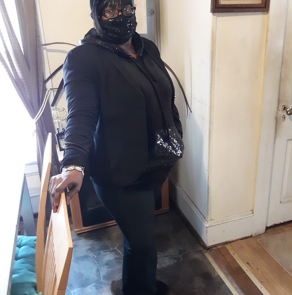 Profile Picture of Cassandra Barnes (@cassandra1962) on Poshmark