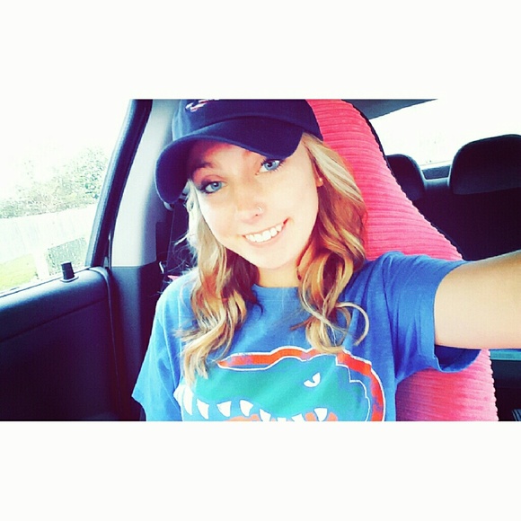 Profile Picture of Alyssa Campbell (@campbellam) on Poshmark
