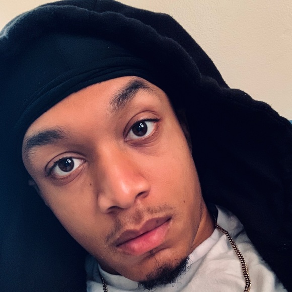 Profile Picture of Steven Bellamy (@itsromeo33) on Poshmark