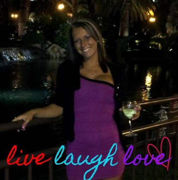 Profile Picture of Tonya Longo (@tlongo63) on Poshmark