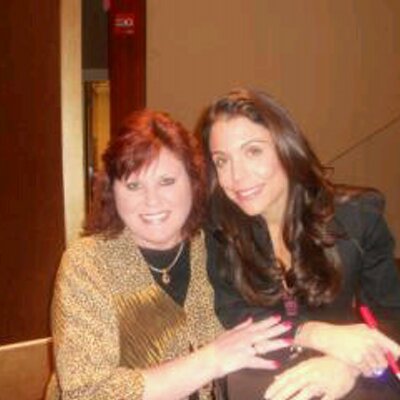 Profile Picture of *Darlene* (@@ImaGoldDstWoman) on Twitter