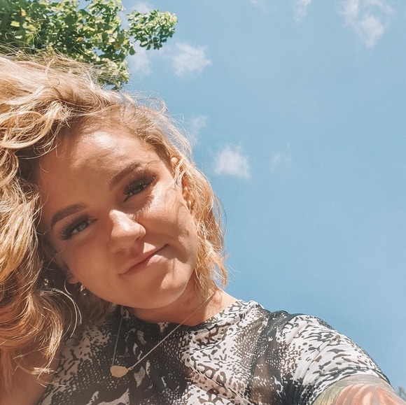 Profile Picture of Shannon Deppeler (@shandepp) on Poshmark