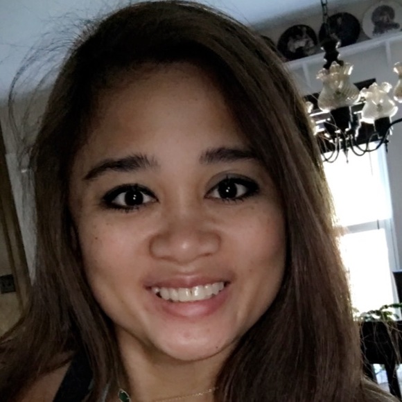 Profile Picture of Theresa Rufila (@trufila) on Poshmark
