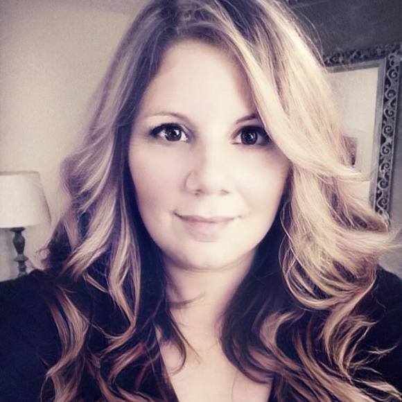 Profile Picture of Daniele Stoddard (@danielestoddard) on Poshmark