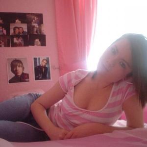 Profile Picture of Claire Postin (@lilclairebears) on Myspace