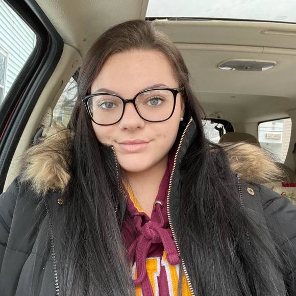 Alexis Dominie - Poshmark Profile Picture of Alexis Dominie (@alexisdominie) on Poshmark