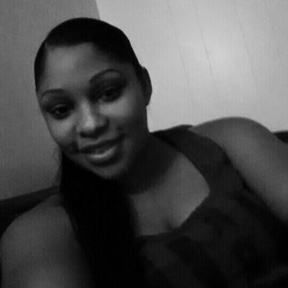 Profile Picture of Michaela Daye (@gabdaye05) on Poshmark