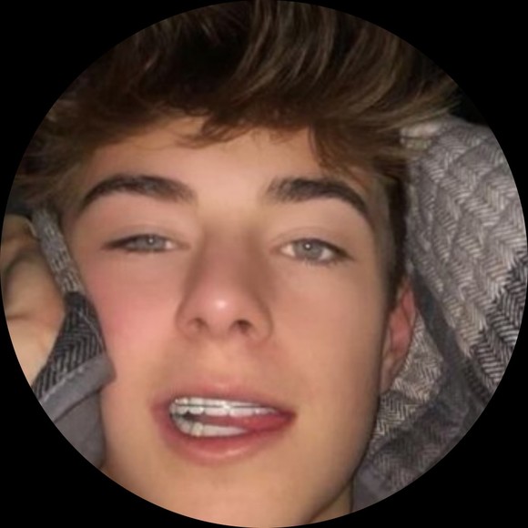 Profile Picture of Levi Larry (@levilarry) on Poshmark