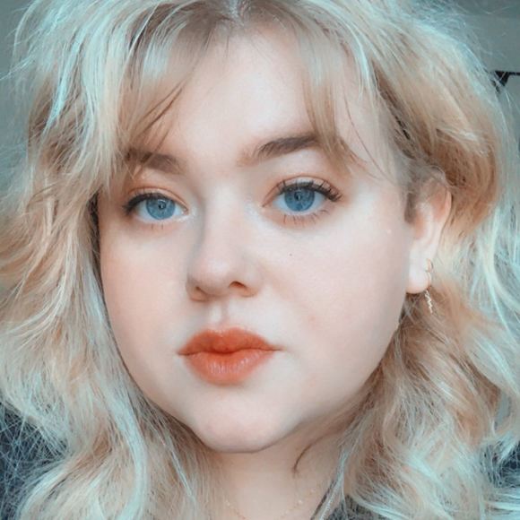 Profile Picture of Lindsay Hicklin (@lindsayregan1) on Poshmark