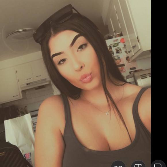 Profile Picture of Sierra Babusch (@sierrababusch) on Poshmark