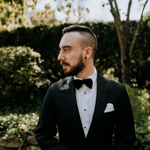 Profile Picture of Ian Chesher (@ichesh88) on Poshmark