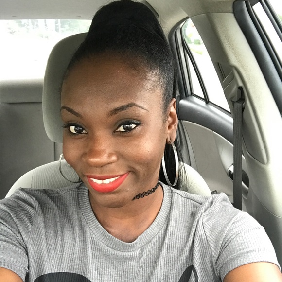 Profile Picture of Shanay Bostick (@blessedsha) on Poshmark